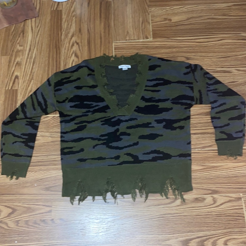 Women’s Size XXL Caren Sport Camouflage sweater.(Never Worn).